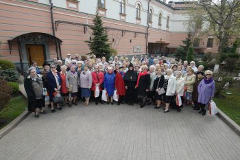 В гостинице «Покровская» поздравили ветеранов труда с светлым праздником Пасхи Христовой.