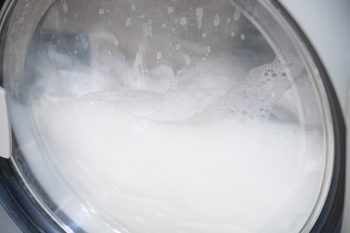 Услуги химчистки и прачечной